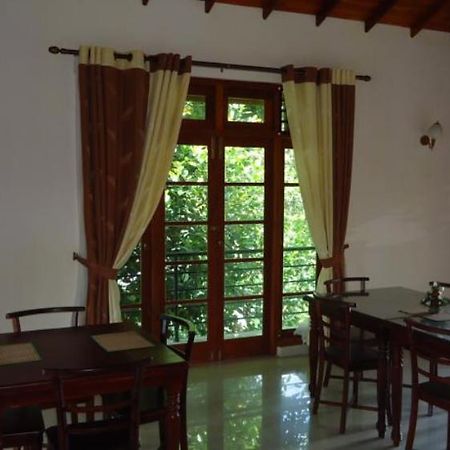 The Villa Канди Екстериор снимка