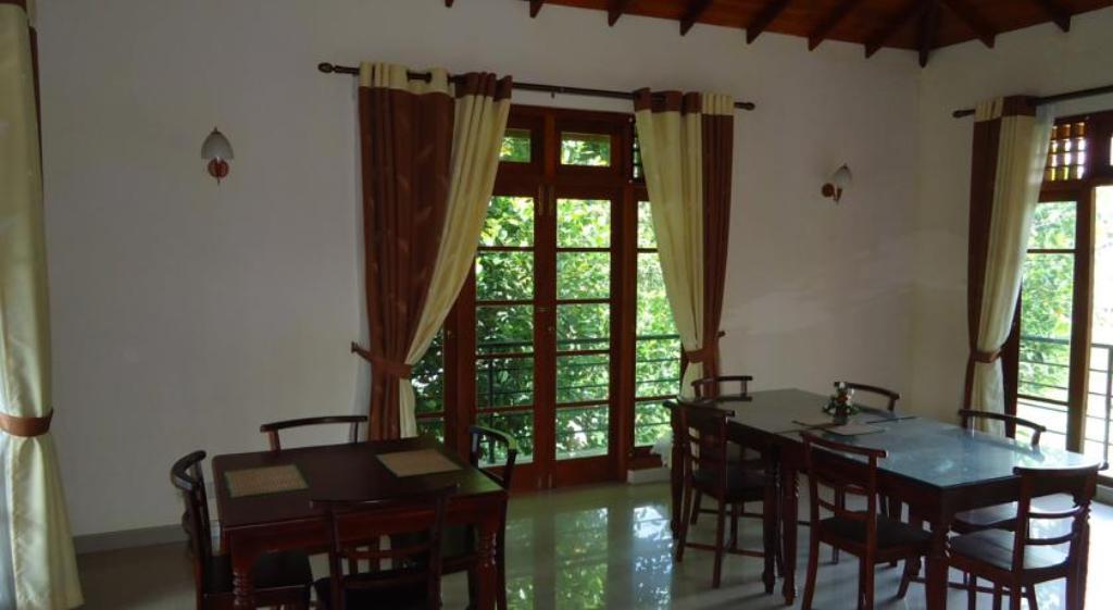 The Villa Канди Екстериор снимка